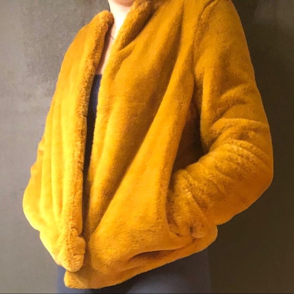 😍😍Mustard Faux Fur Fuzzy Jacket - Picture 1 of 2